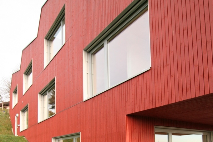 Kaufmann Oberholzer - Fassade rot